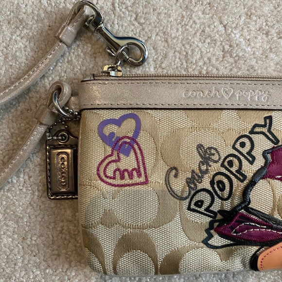 Coach Poppy Wristlet 🦋 - Picture 3 of 5